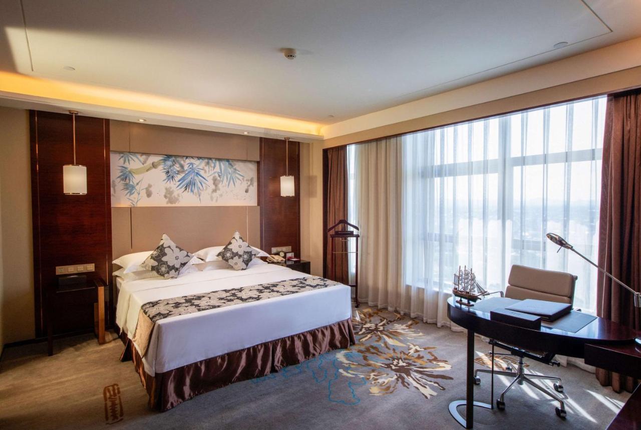Ramada Yiyang Taojiang Hotel Bagian luar foto