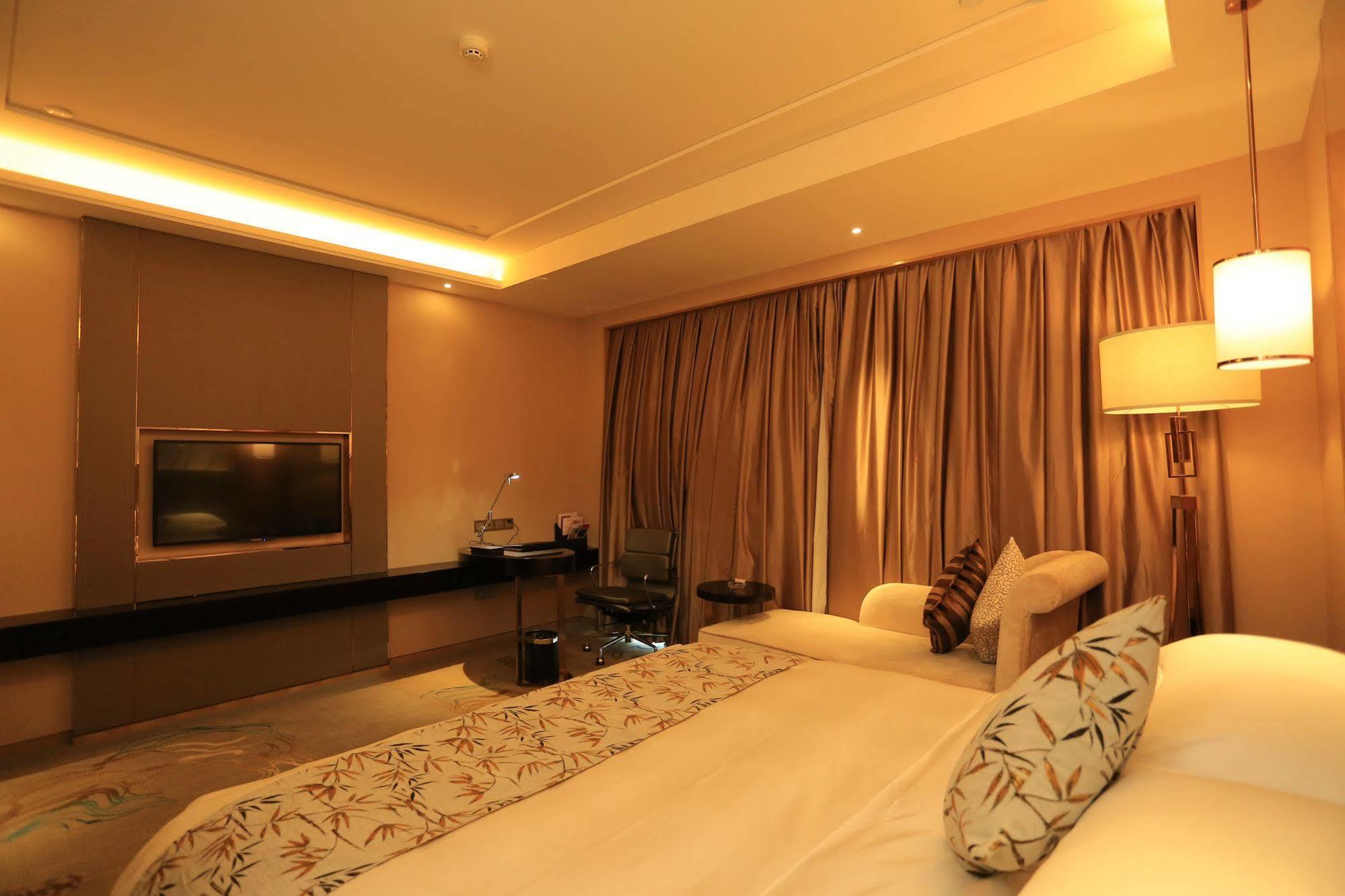 Ramada Yiyang Taojiang Hotel Bagian luar foto