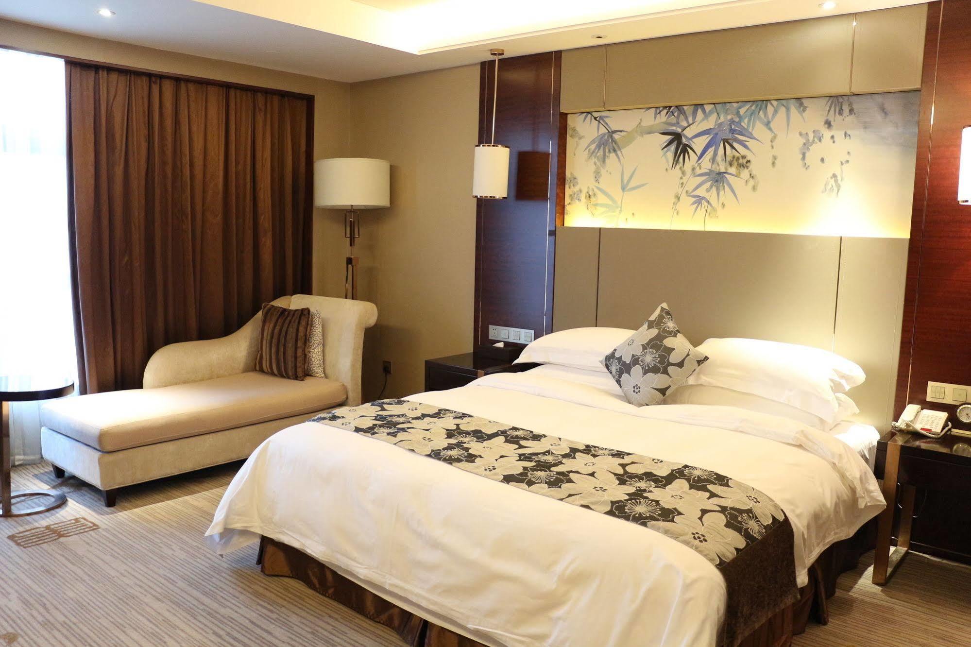 Ramada Yiyang Taojiang Hotel Bagian luar foto